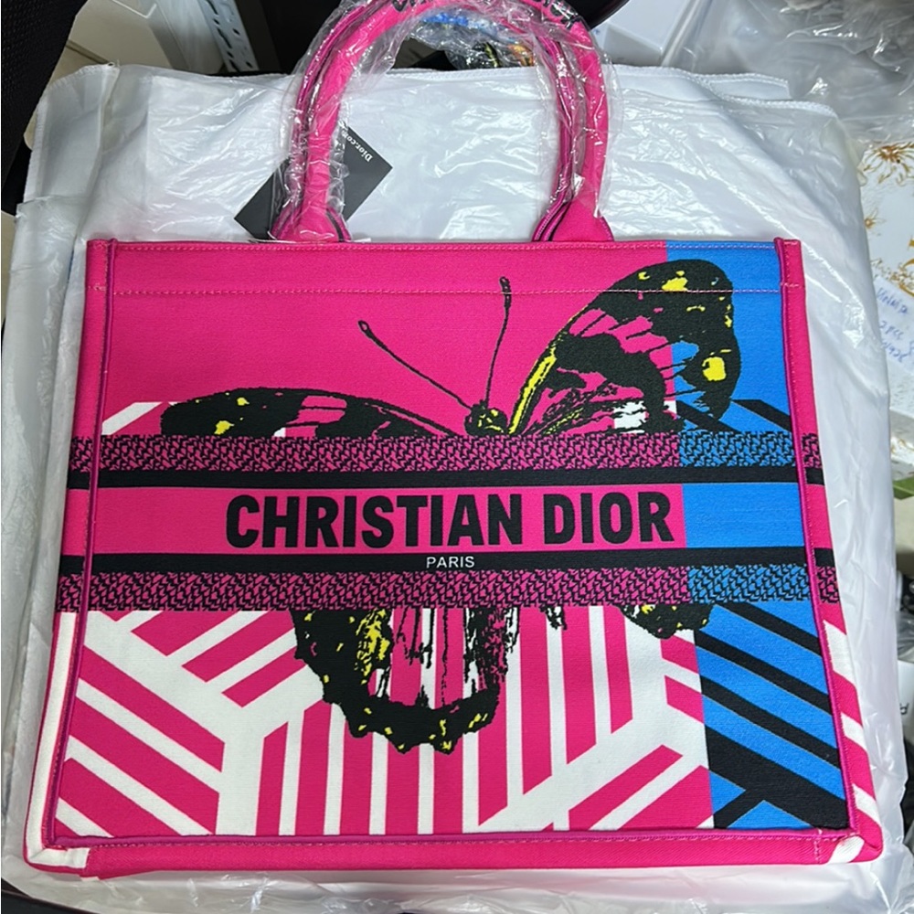 Brand New pink large tote bag (copy one) great quality. Let me know if question.